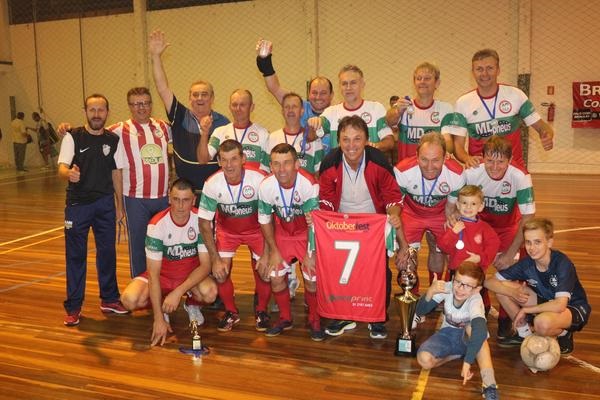 Pinheiral levantou o caneco de campeão da Copa Bráulio Consórcios de Futsal da Lifasc