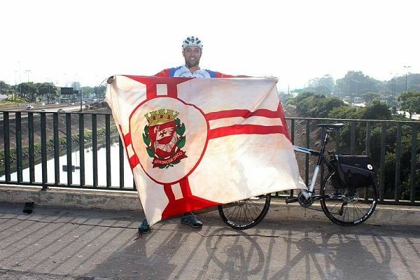 Lincoln Paiva tem 33 anos, é professor e paulistano, e se diz verdadeiramente apaixonado por bikes e suas modalidades