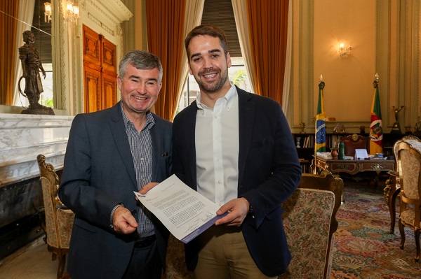 Governador Eduardo Leite recebeu o convite de Cesar Cechinato