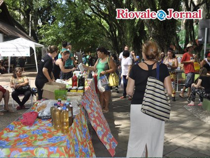 Manifestação contou com feira agroecológica e conversas com a população