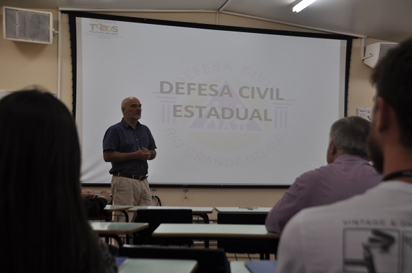 O professor Markus Brose apresentou o atlas organizado por ele durante dois anos