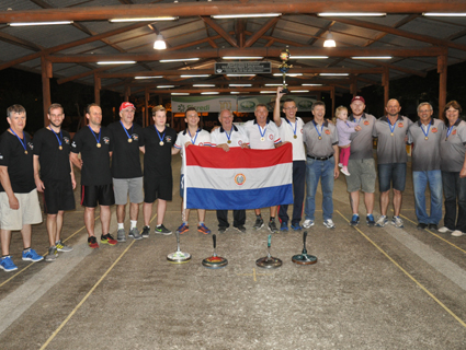 Masculino por equipe ficou com o Paraguai (camisetas brancas)