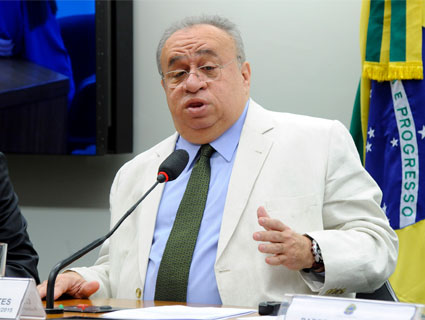 HerÌÁclito Fortes: as imigraÌ¤Ìµes para o Brasil precisam ser tratadas com mais atenÌ¤Ì£o e seriedade e, para isso, a discussÌ£o da nova lei Ì© essencial