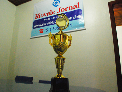 ReproduÃ§Ã£o da taÃ§a que serÃ¡ entregue ao campeÃ£o