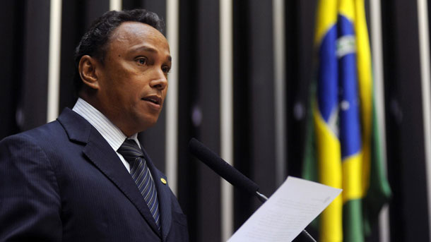 LÌ_der do PT na CÌ¢mara, SibÌÁ Machado (AC)