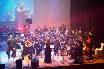 Filarmonia Santa Cruz participou do tributo a Elton John junto com Uli Assmann e banda