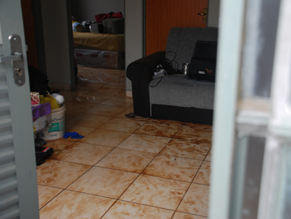 Móveis que haviam sido recém comprados ficaram molhados, assim como as roupas e os colchões