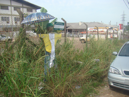 O trecho da rua que fica ao lado da AES Sul, nÃ£o tem uma calÃ§ada e estÃ¡ intransitÃ¡vel devido Ã  mÃ¡ conservaÃ§Ã£o do local