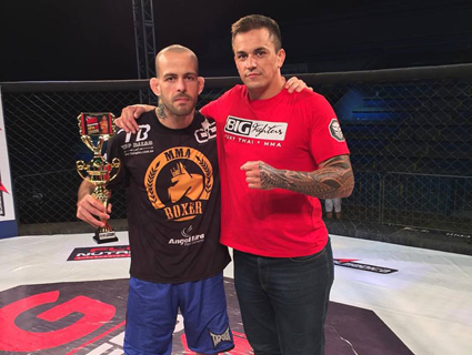 Gustavo Silvestro, atleta que derrotou o argentino Humberto Storti, junto ao organizador Mauricio Castilho