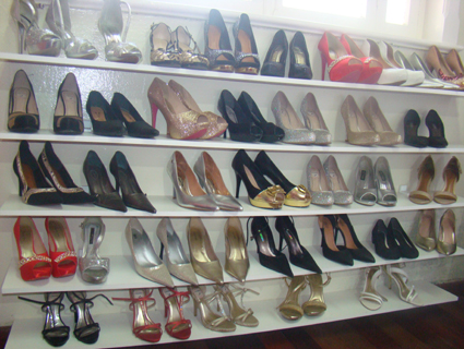 Clientes tambÃ©m podem aproveitar e escolher o sapato que melhor combina com a roupa