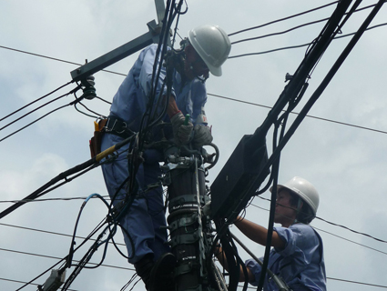 O profissional eletricista Ì© o responsÌÁvel pela instalaÌ¤Ì£o e pela manutenÌ¤Ì£o de toda rede elÌ©trica de casas, prÌ©dios ou ruas