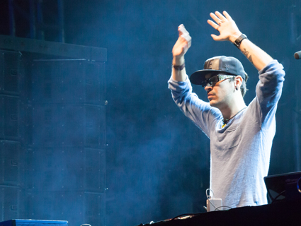 FÃ£s de mÃºsicas eletrÃ´nica tambÃ©m puderam ver Dj Chapeleiro subir ao palco