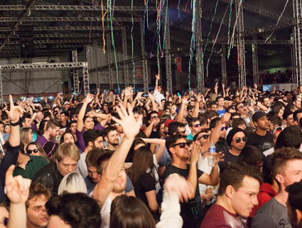 Clima foi favorÃ¡vel e Arena de Shows ficou lotada
