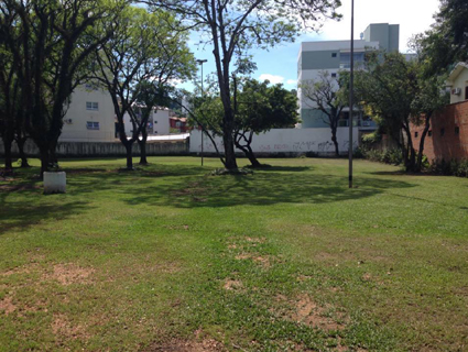 PraÃ§a da Pasqualini com o muro que receberÃ¡ a pintura dos grafiteiros ao fundo