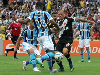 GrÃªmio empata com o lanterna e vÃª lÃ­deres tomarem distÃ¢ncia 
