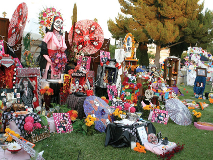 Decoração com caveiras chama atenção nos rituais mexicanos