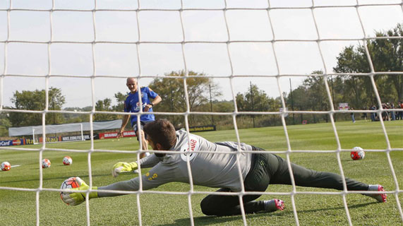 Encontro de duas geraÃ§Ãµes de goleiros do Inter