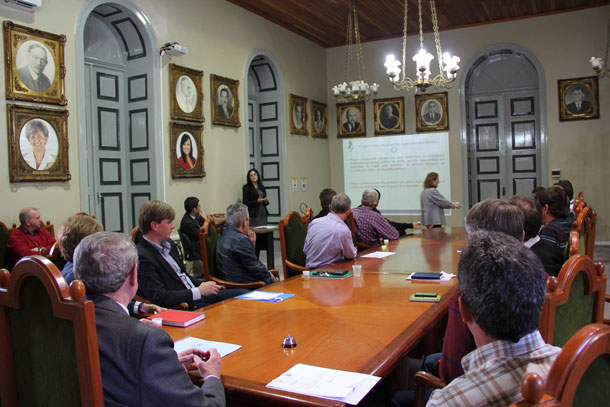 Reunião nesta sexta-feira, realizada no Salão Nobre do Palacinho, tratou sobre o Centro Regional de Especialidades Médicas (CREM)