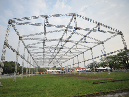 Arena de Shows ÃƒÂ© a maior estrutura da histÃƒÂ³ria da Oktoberfest com 5,2 mil metros quadrados