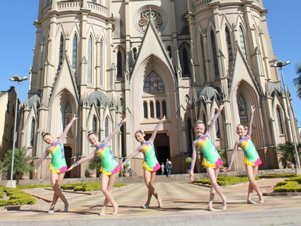 Conjunto prÃ©-infantil do ColÃ©gio MauÃ¡, campeÃ£o sul-brasileiro 2015