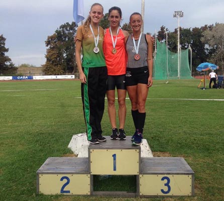 Jaqueline, à esquerda, é destaque no Circuito Sul-Americano de Atletismo