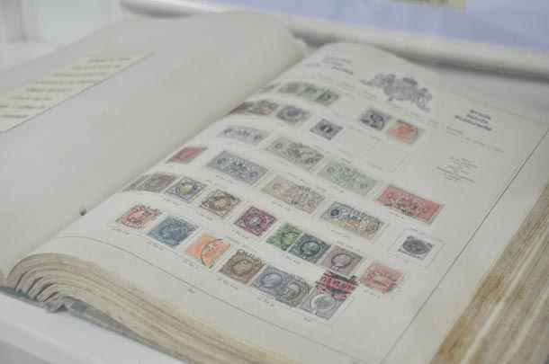 Coleção de selos de diversos países também é encontrada na exposição