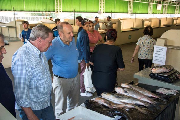 Telmo visitou a feira: comercialização termina na manhã desta sexta