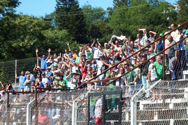 Torcedor do Avenida vibrou com o gol do meia Maurício