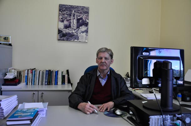 Com 47 anos de servios prestados, Renato Theisen Ž o funcion‡rio mais antigo da Prefeitura, em atua‹o