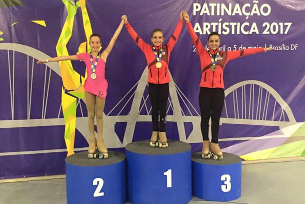 Rafaela Baierle (esquerda) ficou vice-campeã brasileira