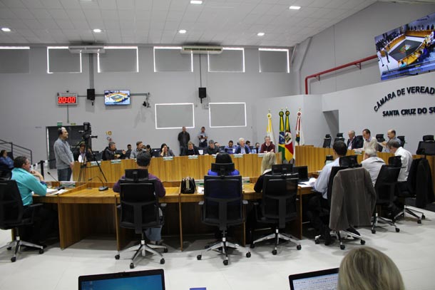 Sess‹o teve debates em rela‹o ao sistema de abastecimento de ‡gua