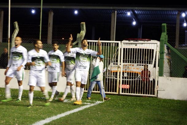 Atacante goleador Hyantony volta ao time domingo