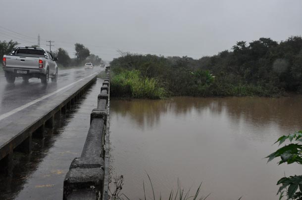 Margens da ERS-409, entre Santa Cruz e Vera Cruz, foram cobertas com a água do Rio Pardinho  