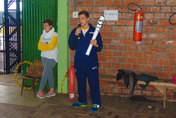 Mauricio Scota apresentou a tocha olímpica e contou sobre a sua vida esportiva aos participantes do Dia do Desafio