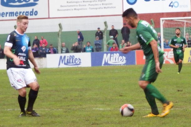 Hyantony (dir.) marcou 14 gols na Divisão de Acesso 2017