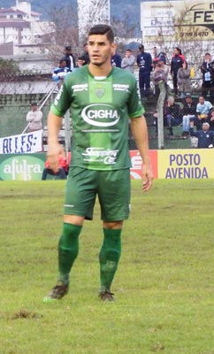 Reinaldo deverá ser titular domingo