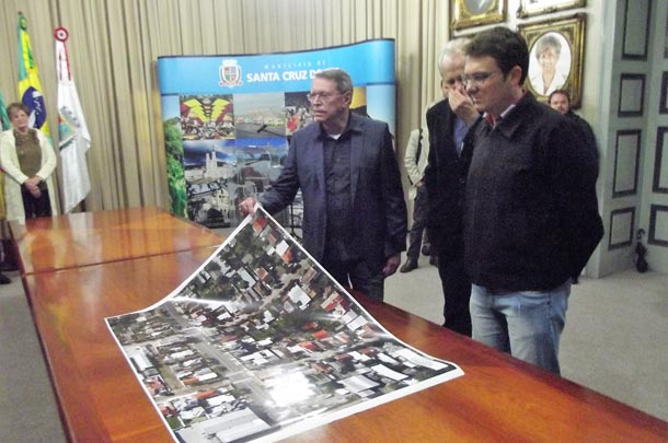 Telmo Kirst, com o consultor Luiz Fernando Möller, e o coordenador do projeto, Marcelo Gaedke