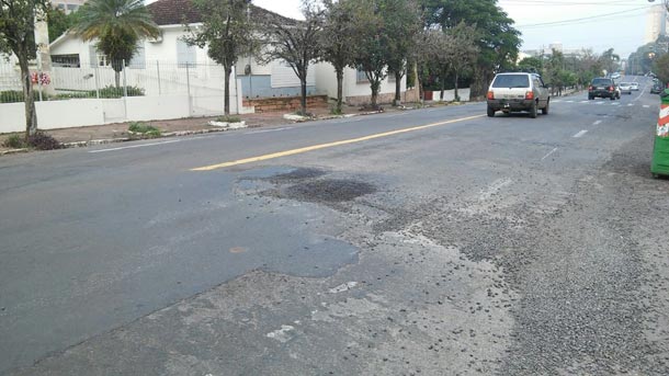 Buracos nos asfaltos foram registrados em todas as regiões da cidade