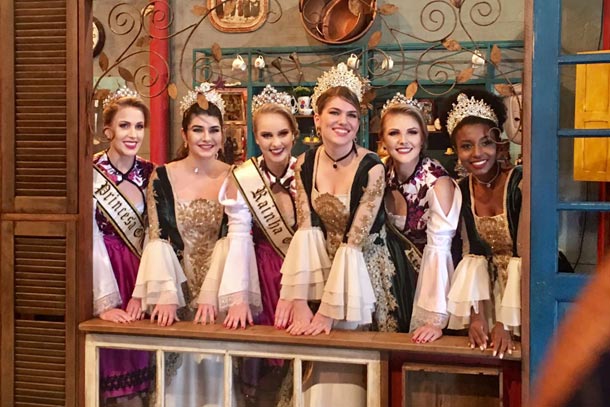 Soberanas da Oktoberfest e da Fenadoce se encontraram em Pelotas