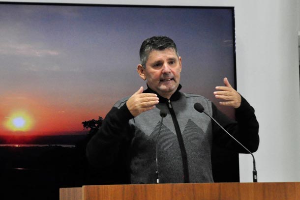 Projeto que libera bebidas em praas esportivas Ž do vereador Ari Thessing, do PT