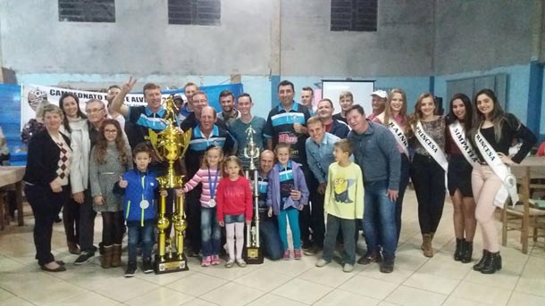 São José recebeu a premiação de campeão nos aspirantes e titulares
