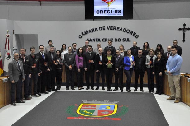 Nove corretores e uma imobiliária receberam as credenciais