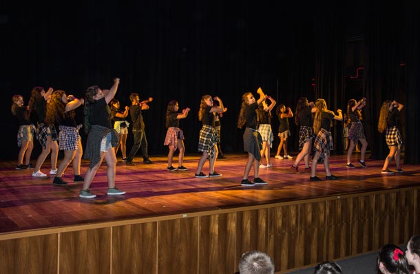 A etapa municipal do festival reuniu cerca de 400 bailarinos de 27 grupos de dança da cidade