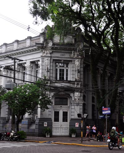 Obras serão expostas na Casa de Artes Regina Simonis durante o mês de agosto