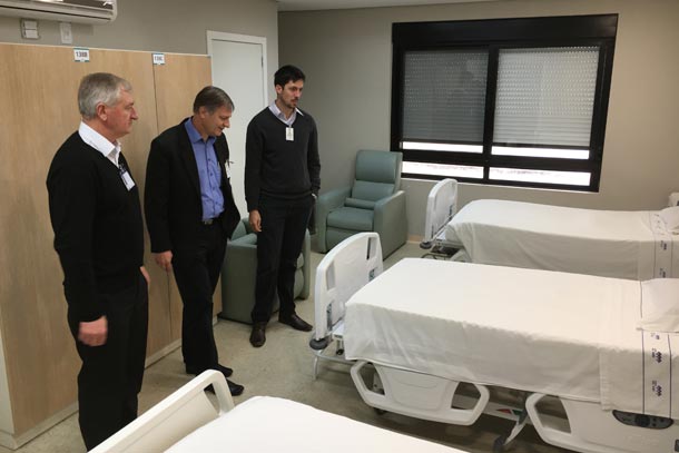 Presidente do Corede e representantes do Hospital Ana Nery durante a visita