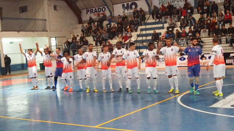 Depois de três jogos fora, equipe volta ao Poliesportivo