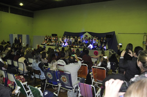 Apresentações dos alunos foram de encantar as famílias