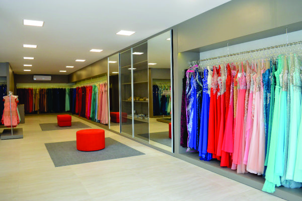 O novo endereço conta com um setor para cada estilo, tanto seção para noivas, 15 anos, formaturas, como para os ternos