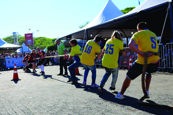 Cabo de guerra é uma das provas mais disputadas 