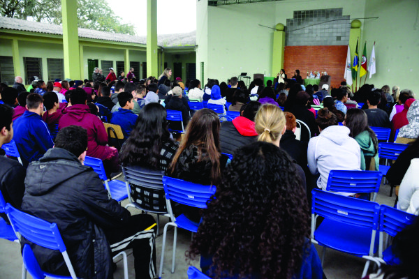 Alunos da Escola Harmonia, de outras escolas e de projetos da Zona Sul participaram do encontro
